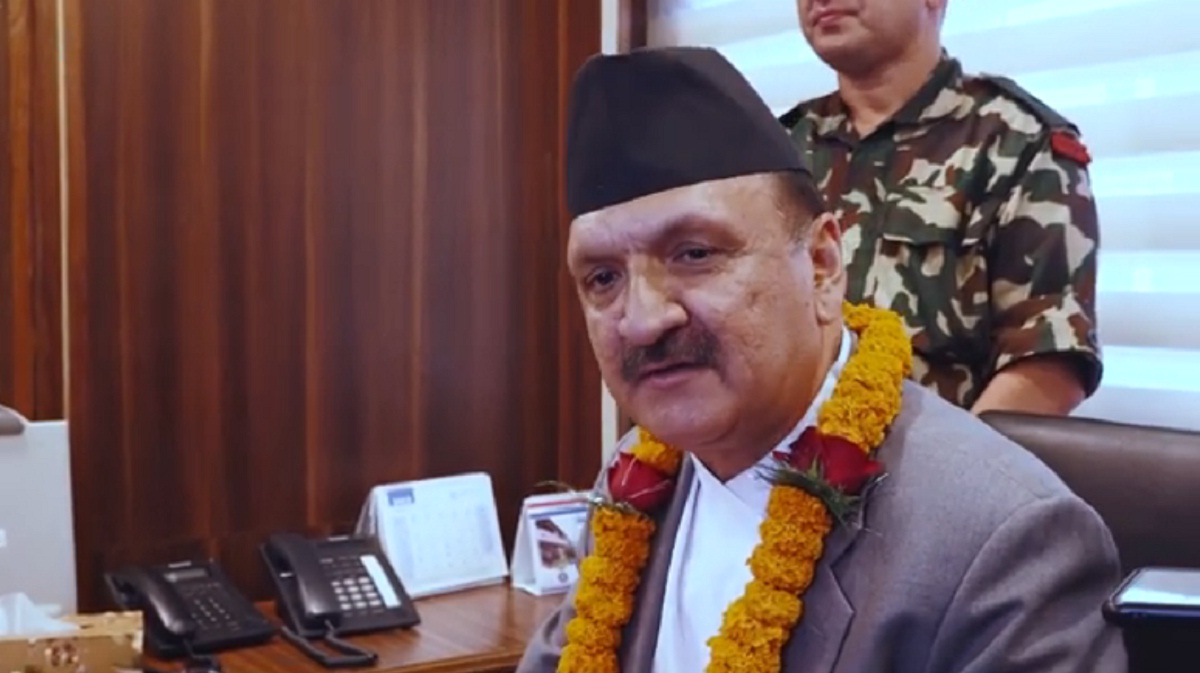नवनियुक्त अर्थमन्त्री डा प्रकाश शरण महतको पदबहाली